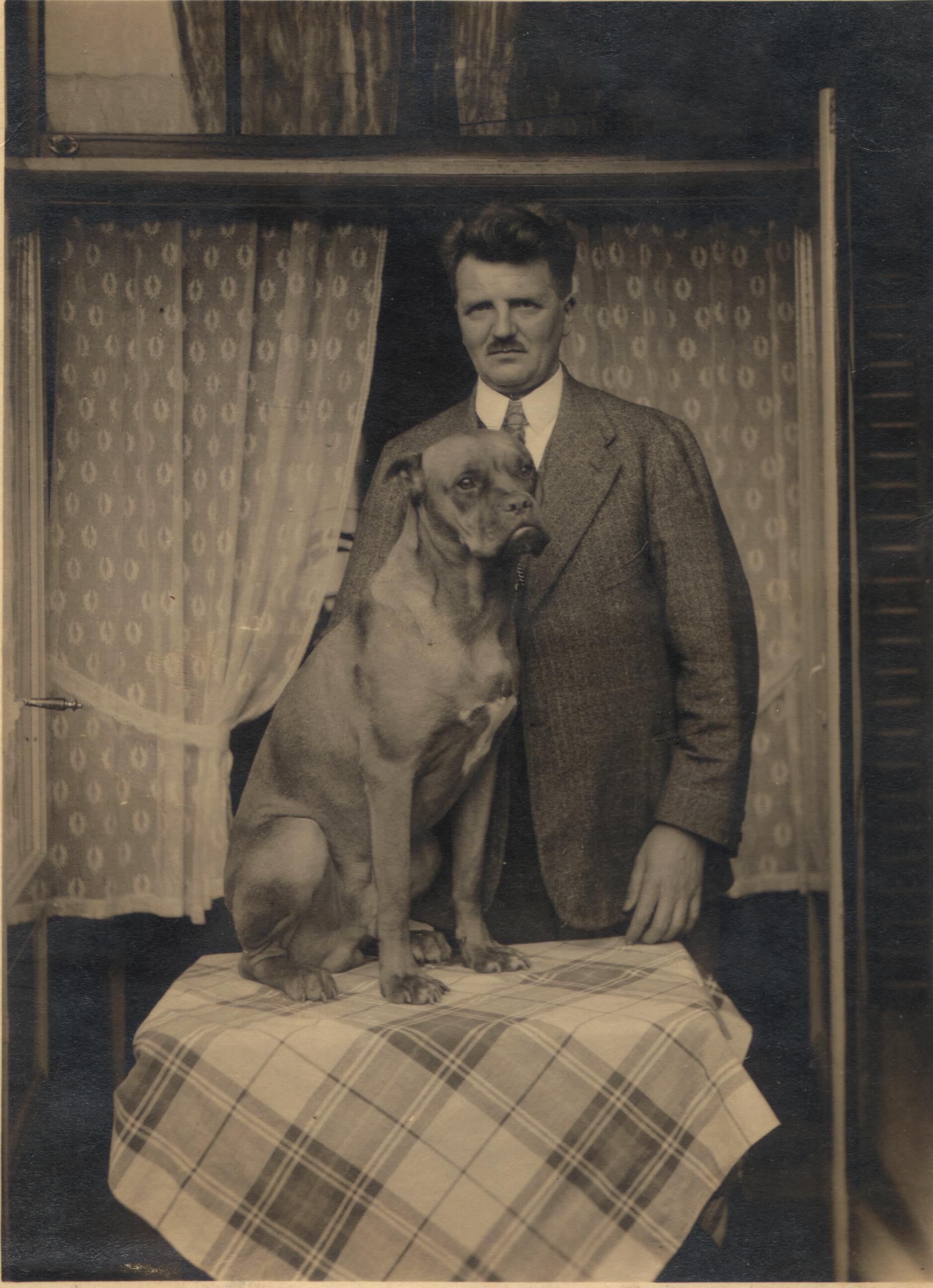 Opa Kreeftenberg Enschede met hond